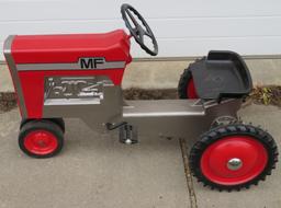 MASSEY FERGUSON 1100 - PEDAL TRACTOR