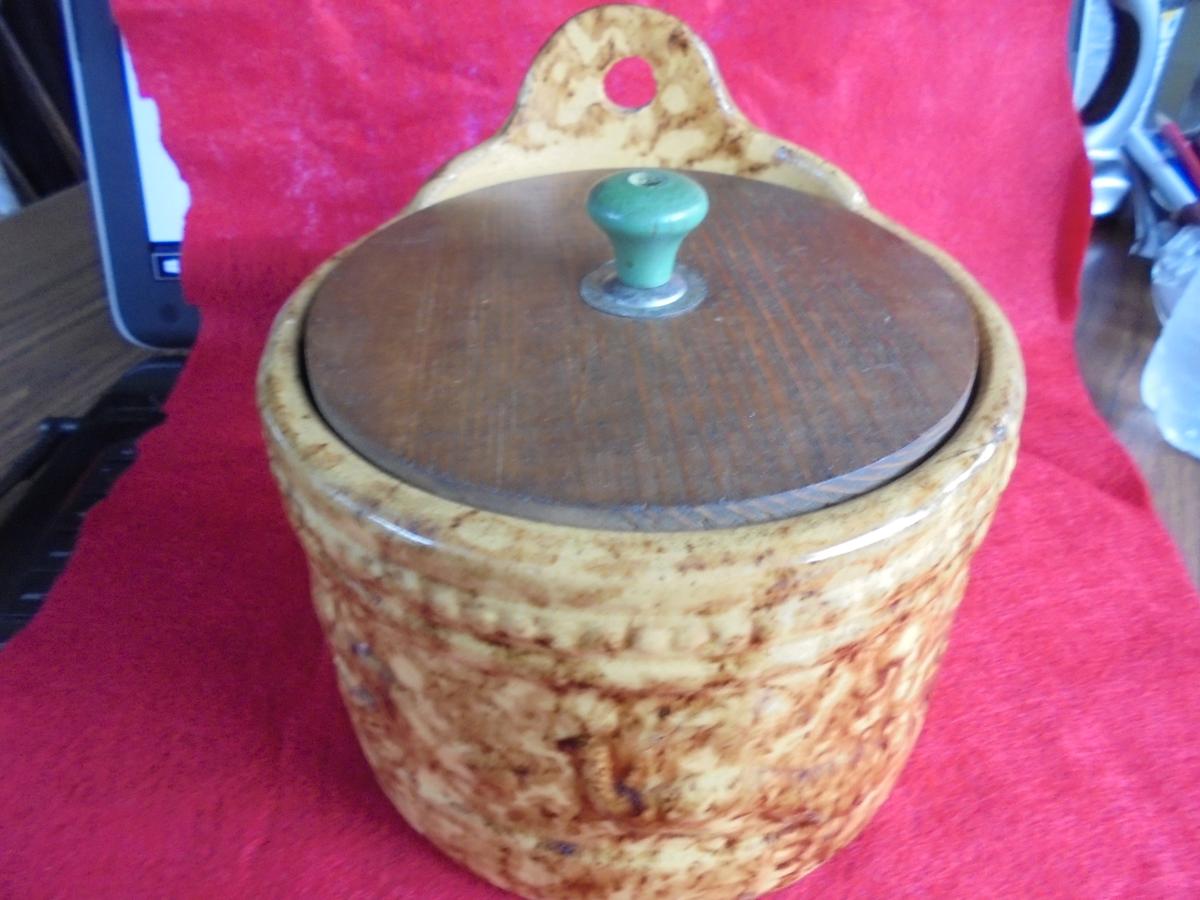 OLD BENNINGTON STYLE WALL SALT CROCK