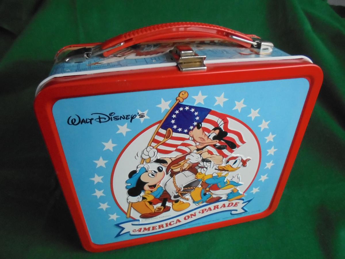 NEVER USED (NOS) AMERICA ON PARADE LUNCH BOX & THERMOS-WALT DISNEY PRODUCTION