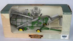 JOHN DEERE 28X46 THRESHER -- SPEC CAST 1/28 SCALE