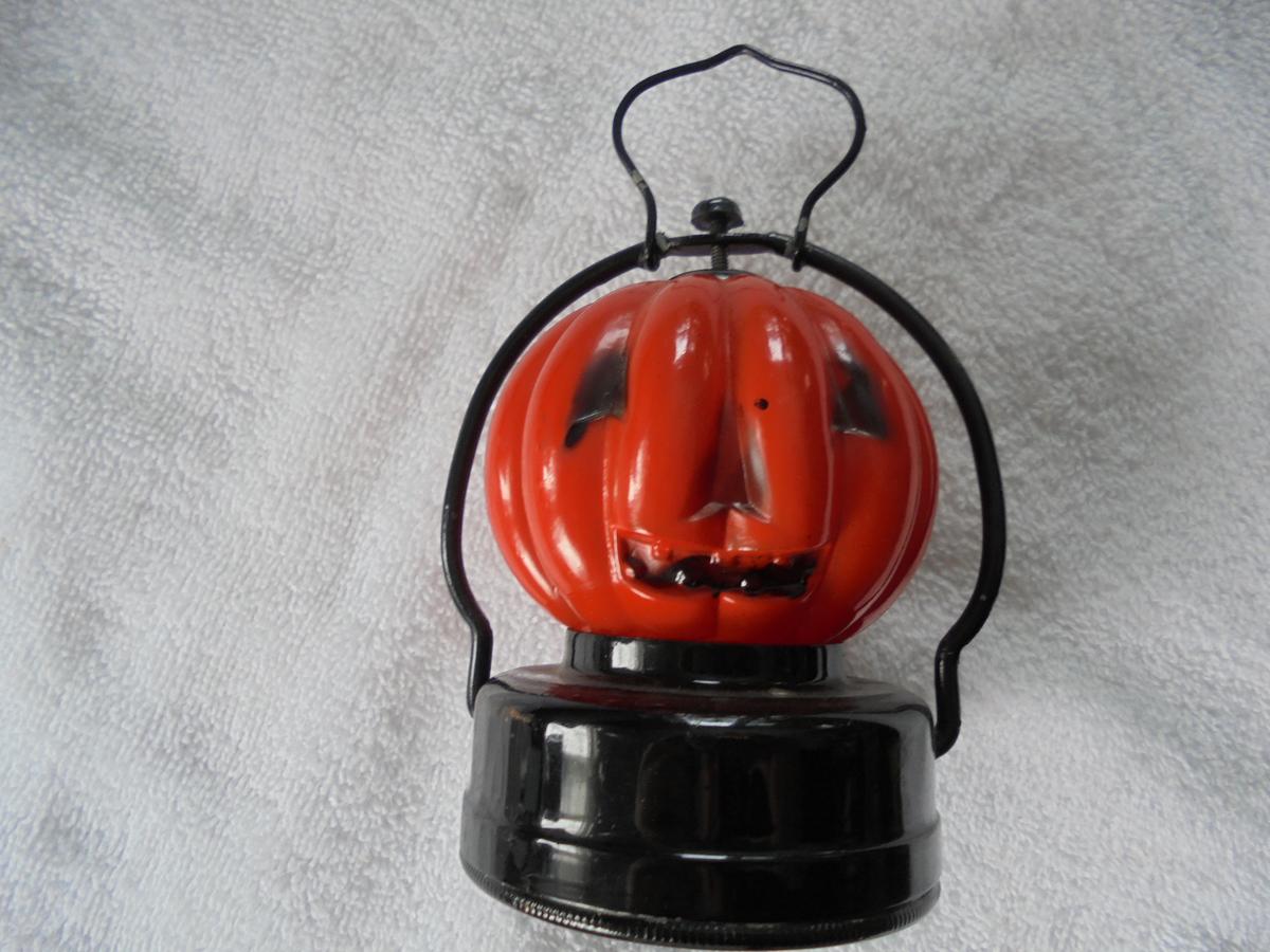 OLD HALLOWEEN PUMPKIN BATTERY LANTERN-MADE IN HONG KONG-GLASS & METAL