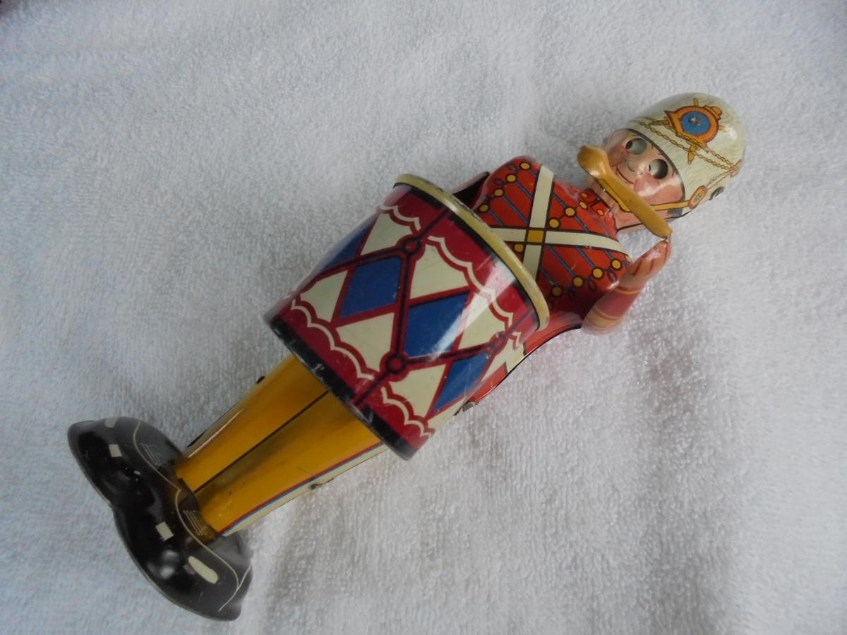 RARE "MARX" TOY LITHOGRAPH TIN WIND UP TOY DRUMMER BOY SOLDIER --WORKS