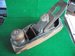 STANLEY NO. 122 WOOD BOTTOM WOOD PLANE WITH "LIBERTY BELL" LEVER CAP