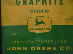 4 LEG DEERE LOGO ON JOHN DEERE GRAPHITE CONTAINER