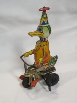 WIND-UP BIRD ON TRICYCLE