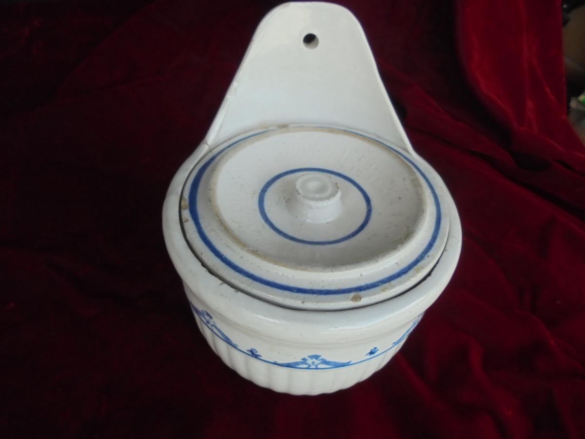 OLD WESTERN STONEWARE "COLONIAL PATTERN" SALT CROCK & LID