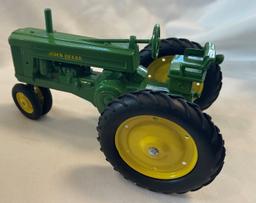 JOHN DEERE 2 CYLINDER TRACTOR