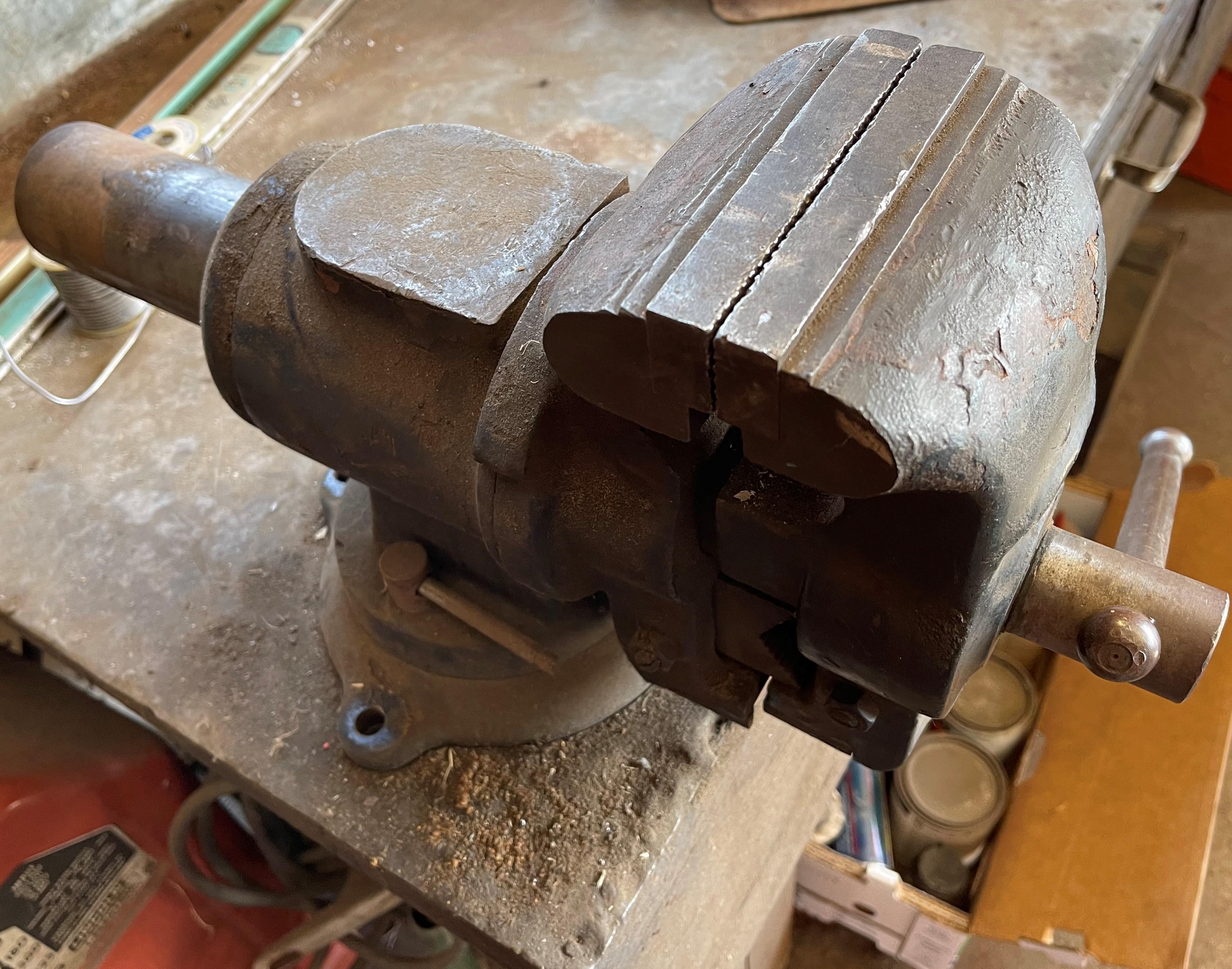 CONTINENTAL 5" SWIVEL BENCH VISE