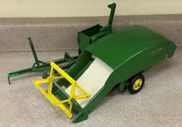 JOHN DEERE PULL TYPE COMBINE