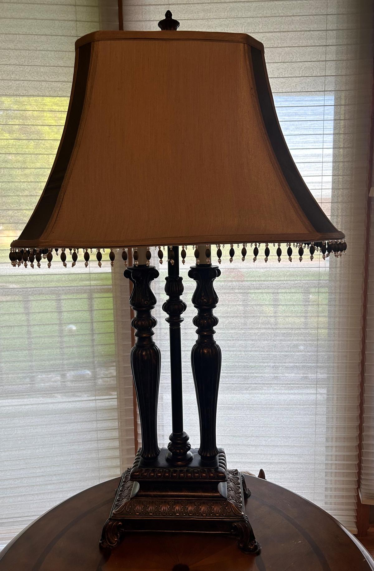 TABLE LAMP