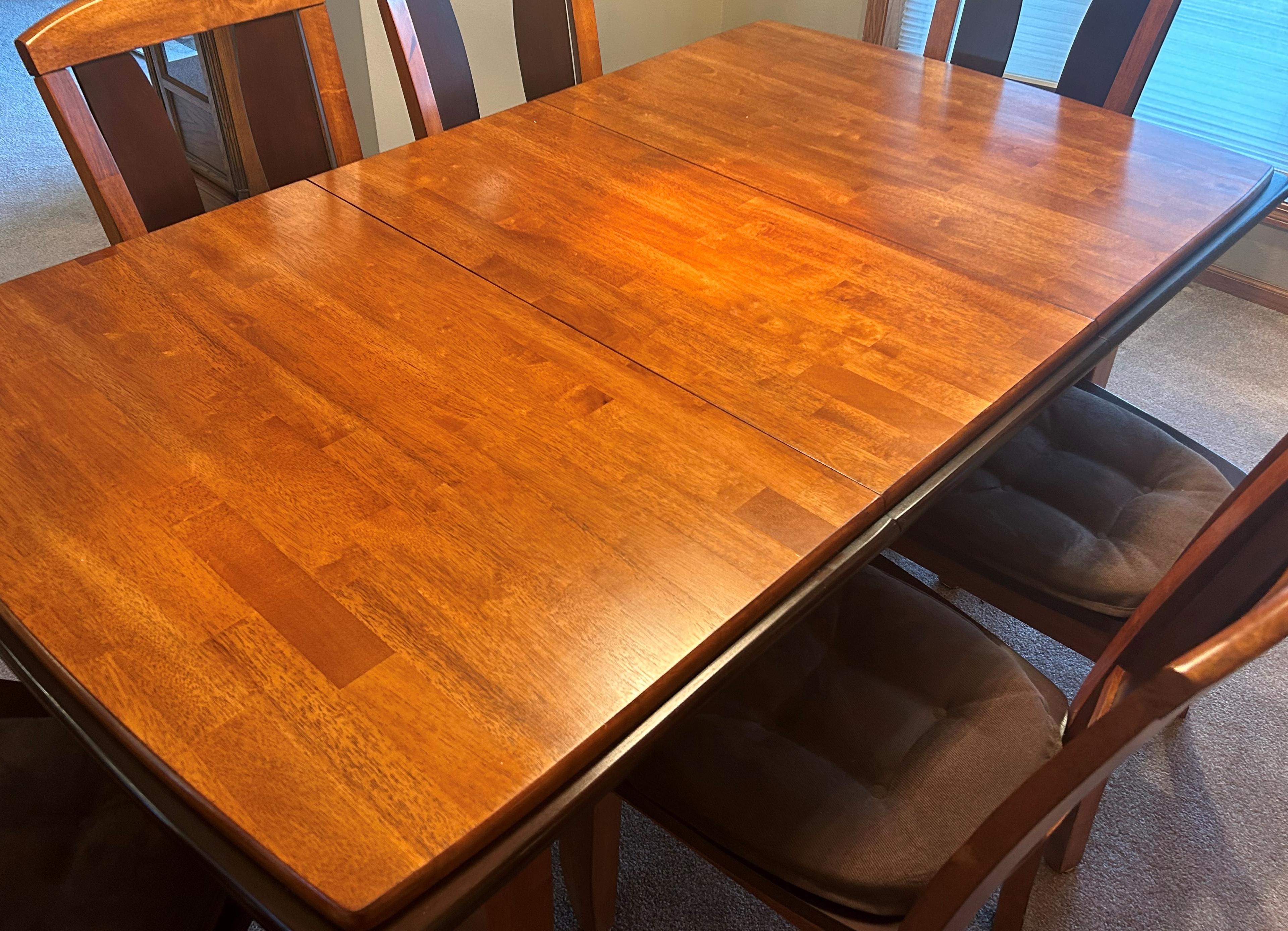 TWO-TONE WOODEN DINING ROOM TABLE WITH 6 CHAIRS