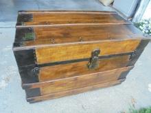 OLD SLAT PINE WOOD TRUNK WITH TRAY INSIDE-ROOM READY AND CLEAN