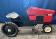 CASE INTERNATIONAL PEDAL TRACTOR