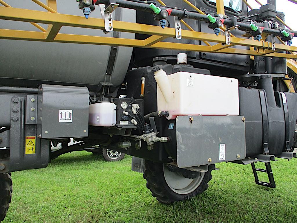 AG CHEM RG700 ROGATOR SPRAYER