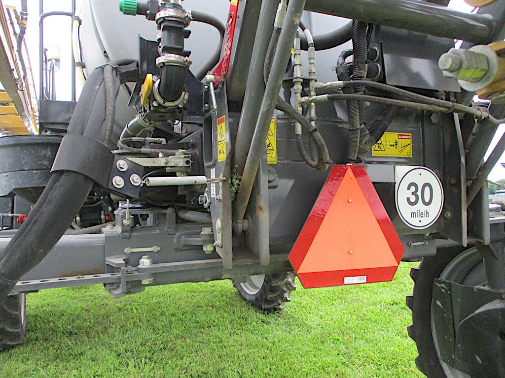 AG CHEM RG700 ROGATOR SPRAYER