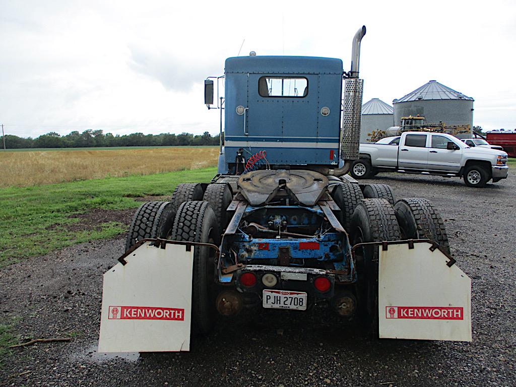 KENWORTH DAY CAB SEMI TRACTOR