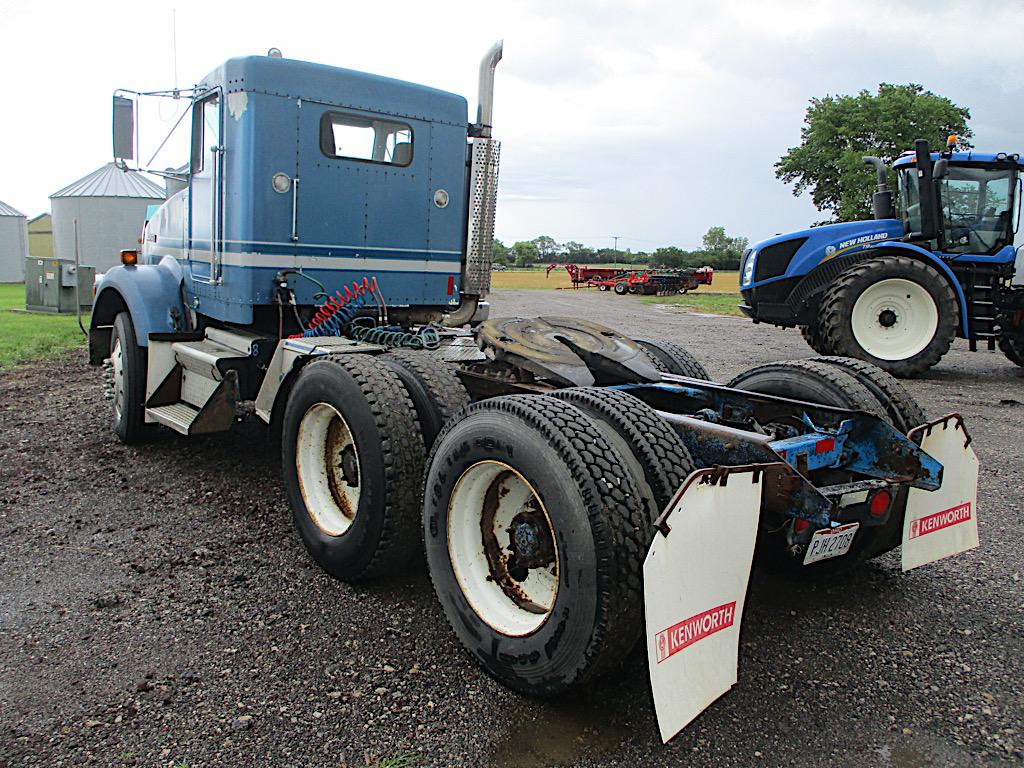 KENWORTH DAY CAB SEMI TRACTOR