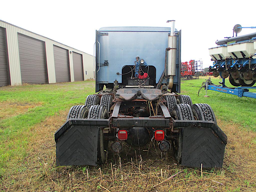 INTERNATIONAL CABOVER SEMI TRACTOR