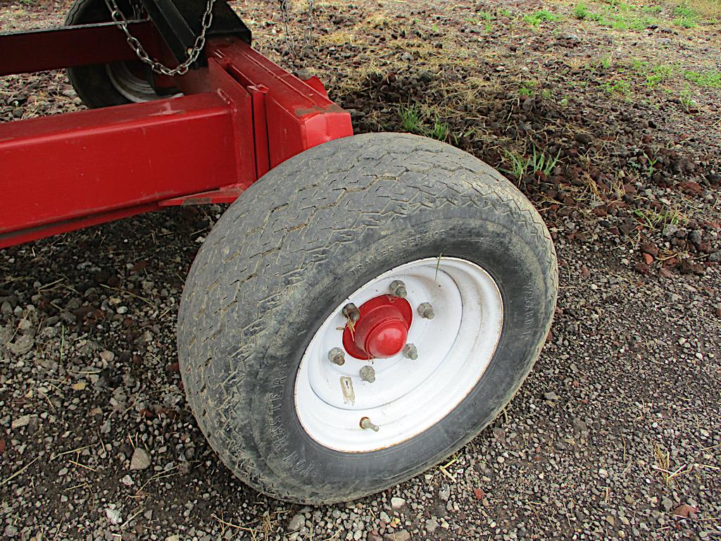 CASE IH 4412 CORN HEAD AND UNVERFERTH HT 30 HEAD CART