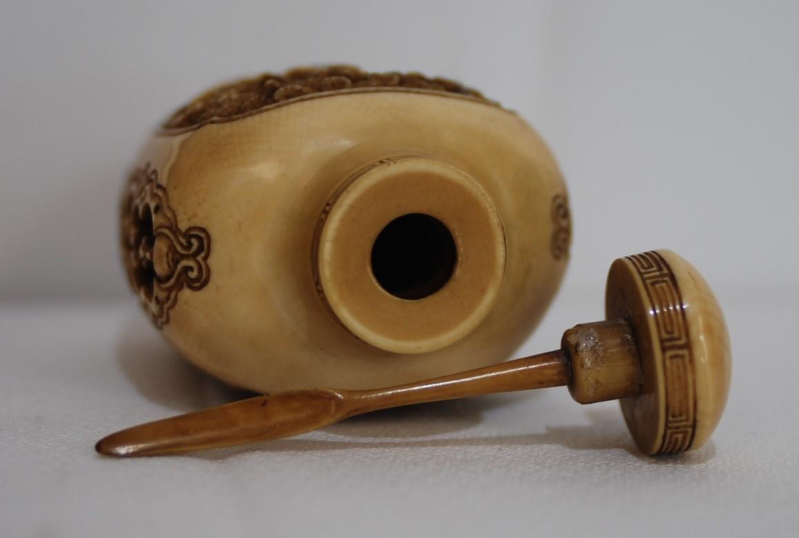 Ivory Snuff Bottle Ch’ien Lung Marked