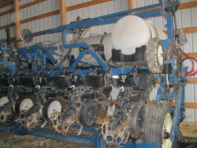 2000 KINZE 3600 12X30 CORN PLANTER NO TILL COULTERS