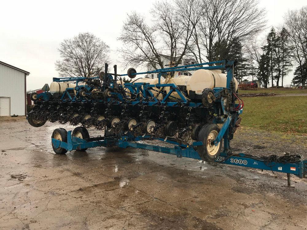 2000 KINZE 3600 12X30 CORN PLANTER NO TILL COULTERS