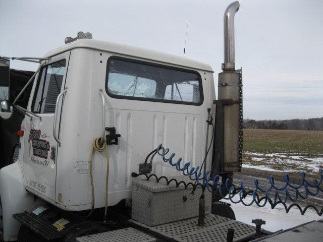 1996 INT. 8200 SEMI