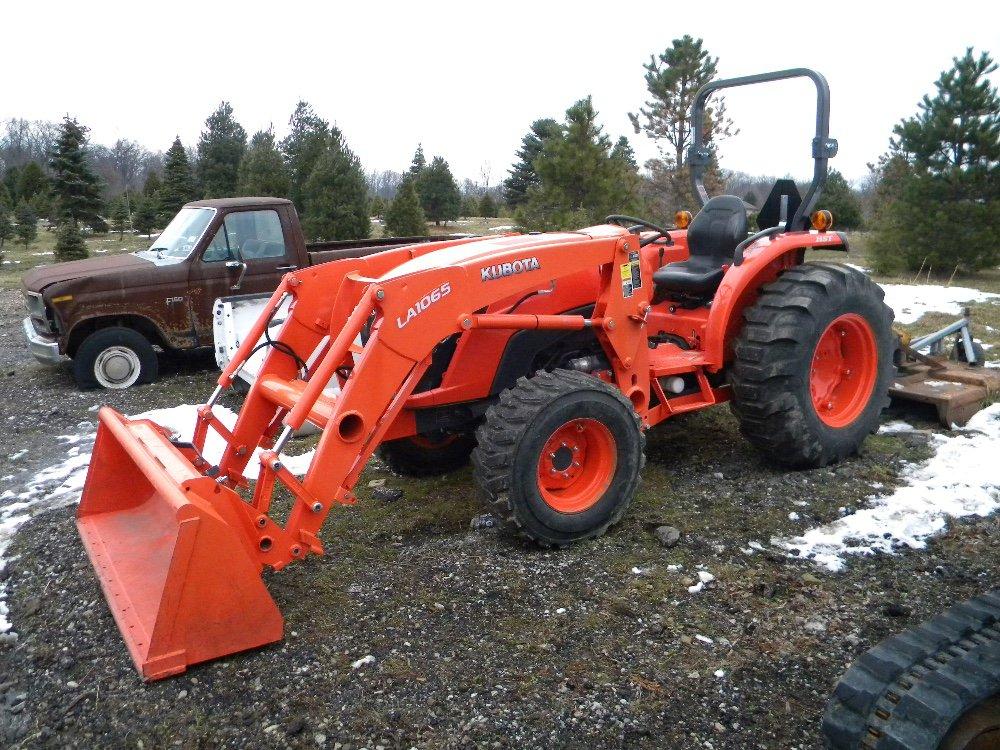 Kubota MX5800HST 4X4 Tractor