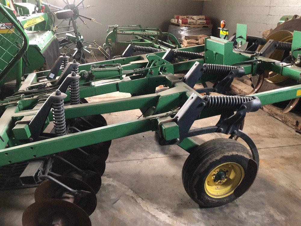 John Deere 714 Chisel Plow