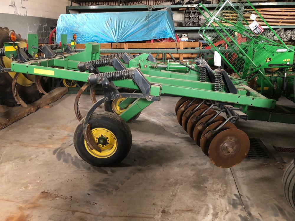 John Deere 714 Chisel Plow