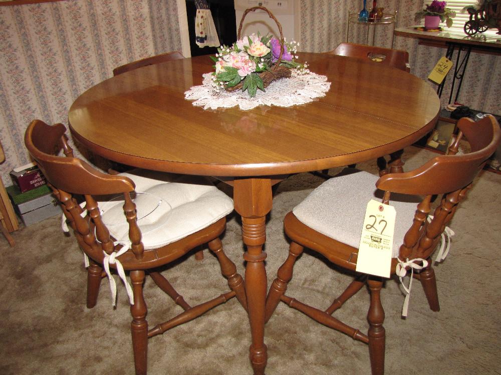 Dinette table w/6 chairs and two extra leaves