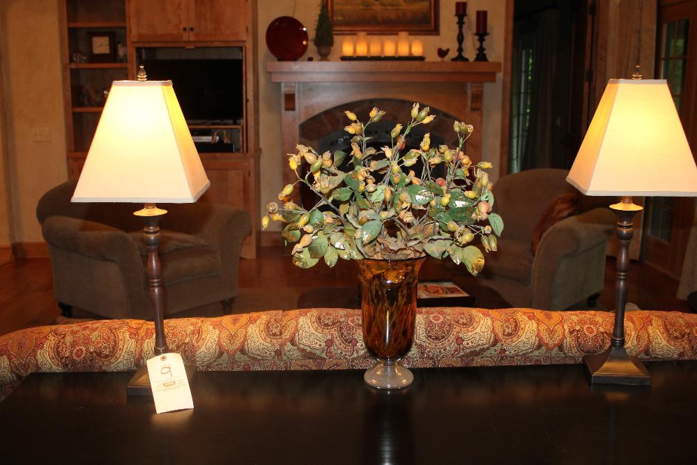 (2) Decorator Lamps & Vase