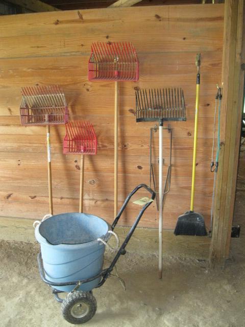 4 plastic stall forks, cart w/ plastic tote