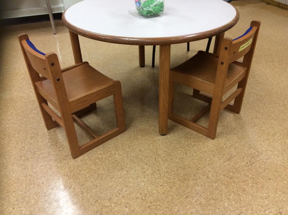 Table w/ 2 Chairs & Metal Desk w/ 2 Chairs