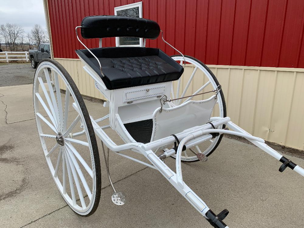 White "Oak Grove Carriage" Show Cart