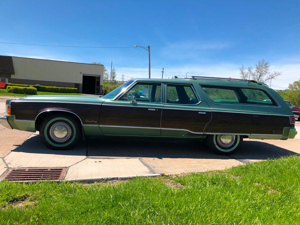 1976 Chrysler Town & Country Station Wagon