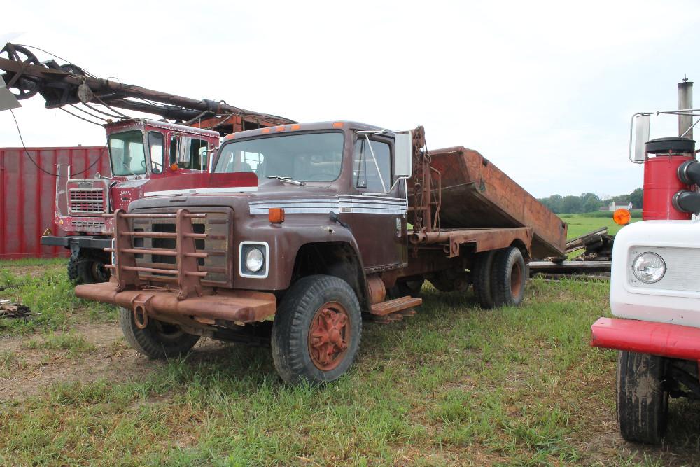 1979 International 1824 Winch Truck