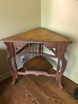 Oak Corner Table, 29"T