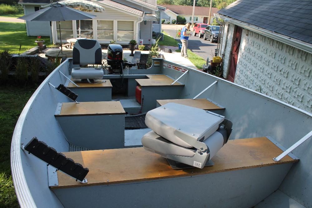 2014 Lund SSV-16, 15' Boat W/ 2003 Mercury 25HP Outboard Motor & 2015 ShoreLand'r Trailer
