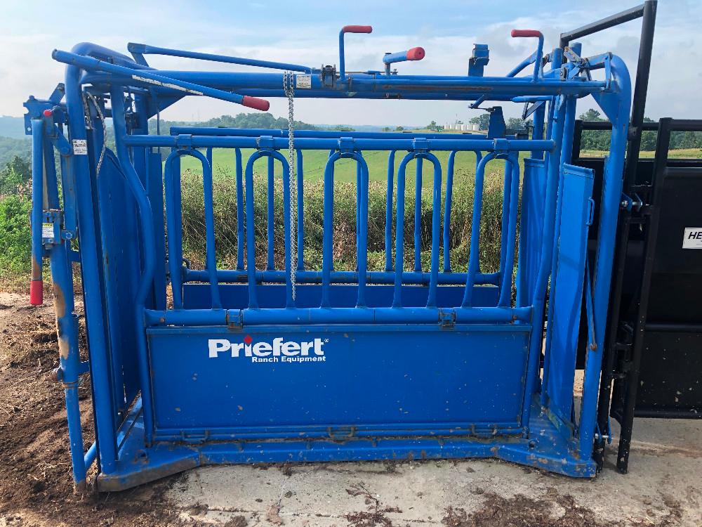 Priefert Manual Cattle Chute