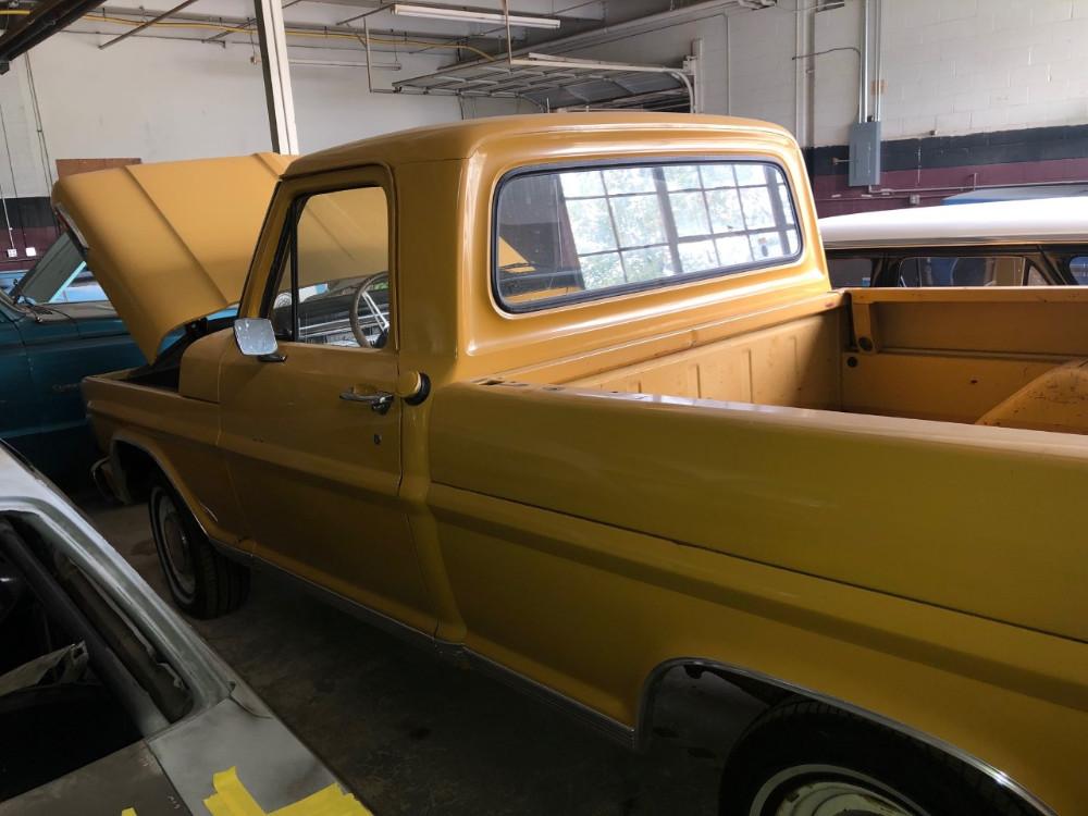 1972 Ford F100 Short Bed Truck