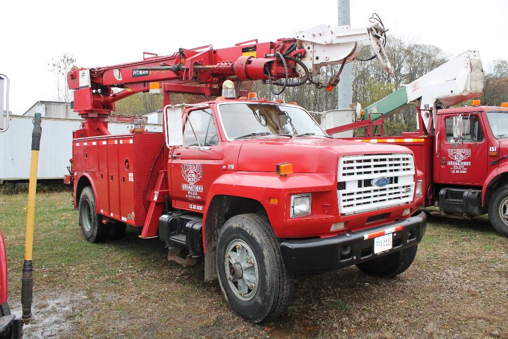 1983 FORD F8000 LINE TRUCK
