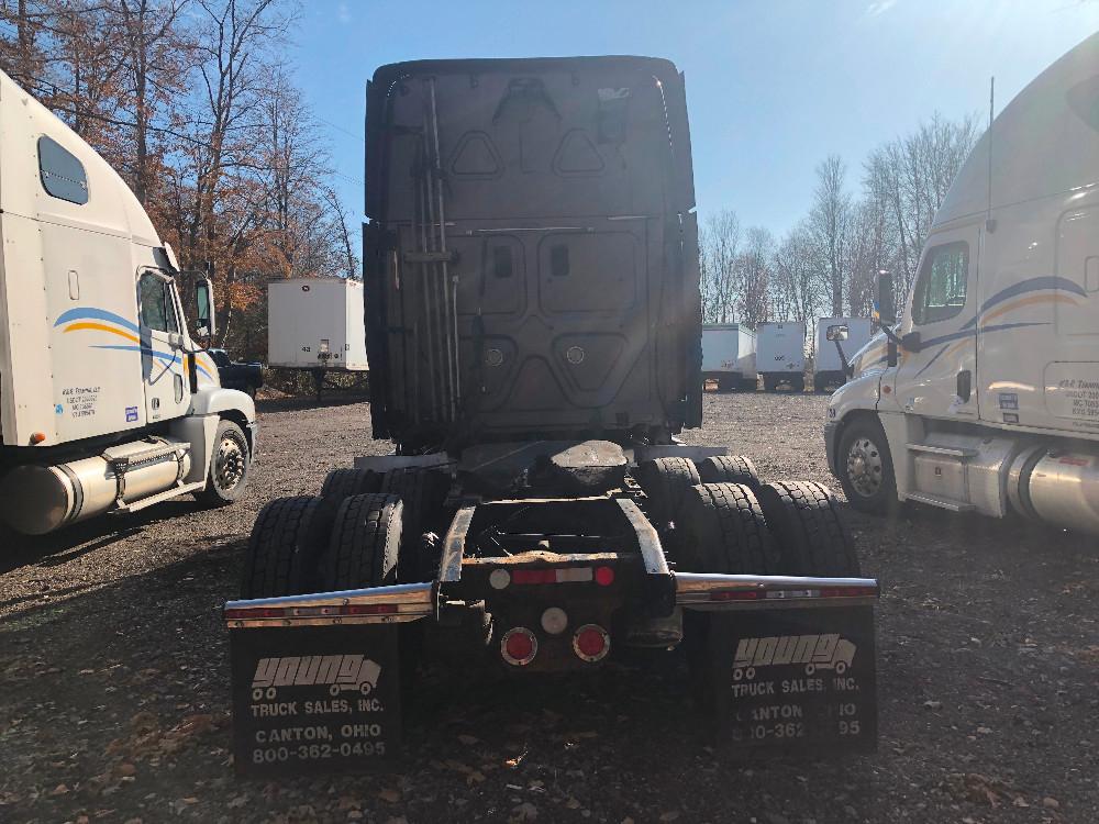 2011 Freightliner Cascadia 125 T/A truck tractor