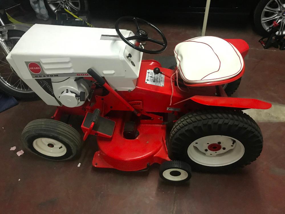 Nice Sears custom 600 lawn tractor