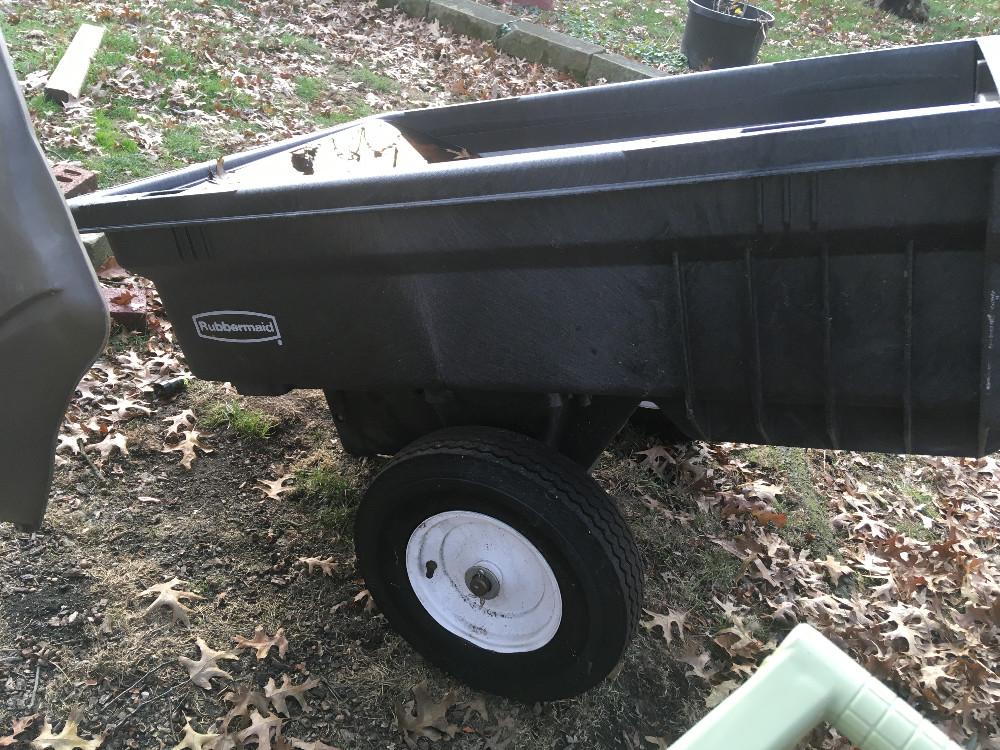 Rubbermaid utility dump cart, has no tongue