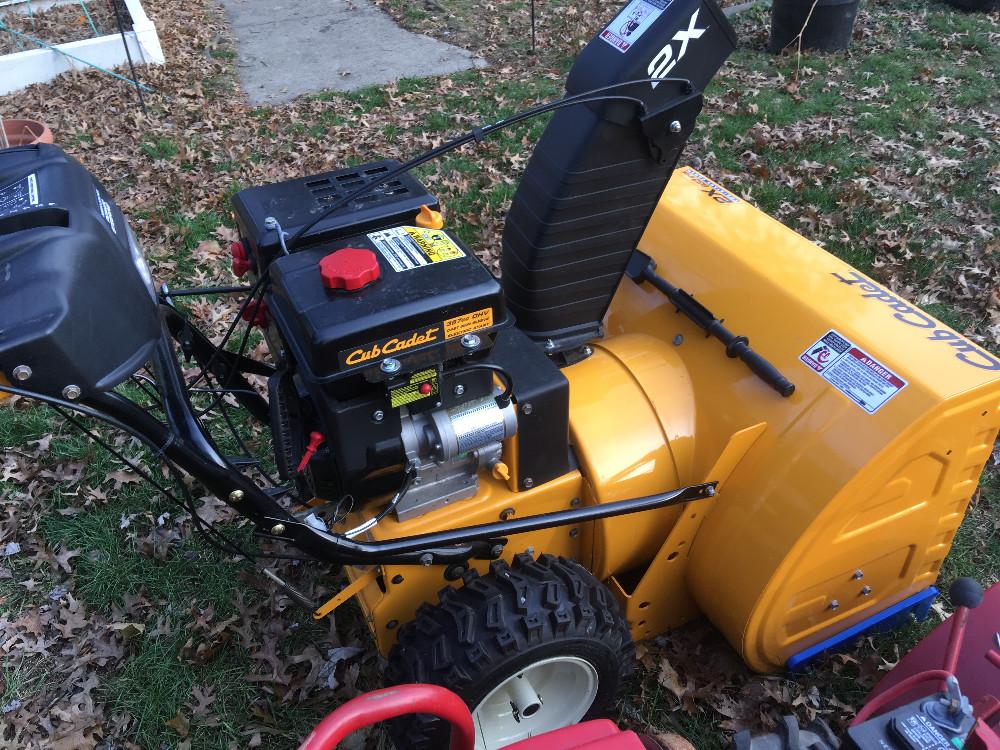 Cub Cadet 2X 933 SWE 32" snow blower w/ power steering