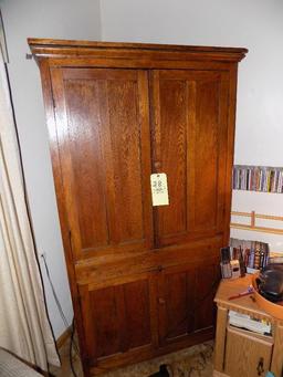 Oak 4-Door Flat Back Cupboard