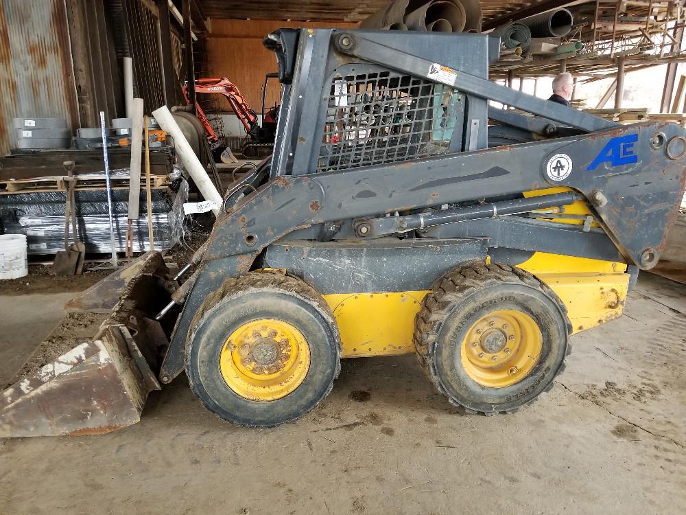 New Holland L185 skid loader, super boom, remotes, material bucket, 1,371 hours