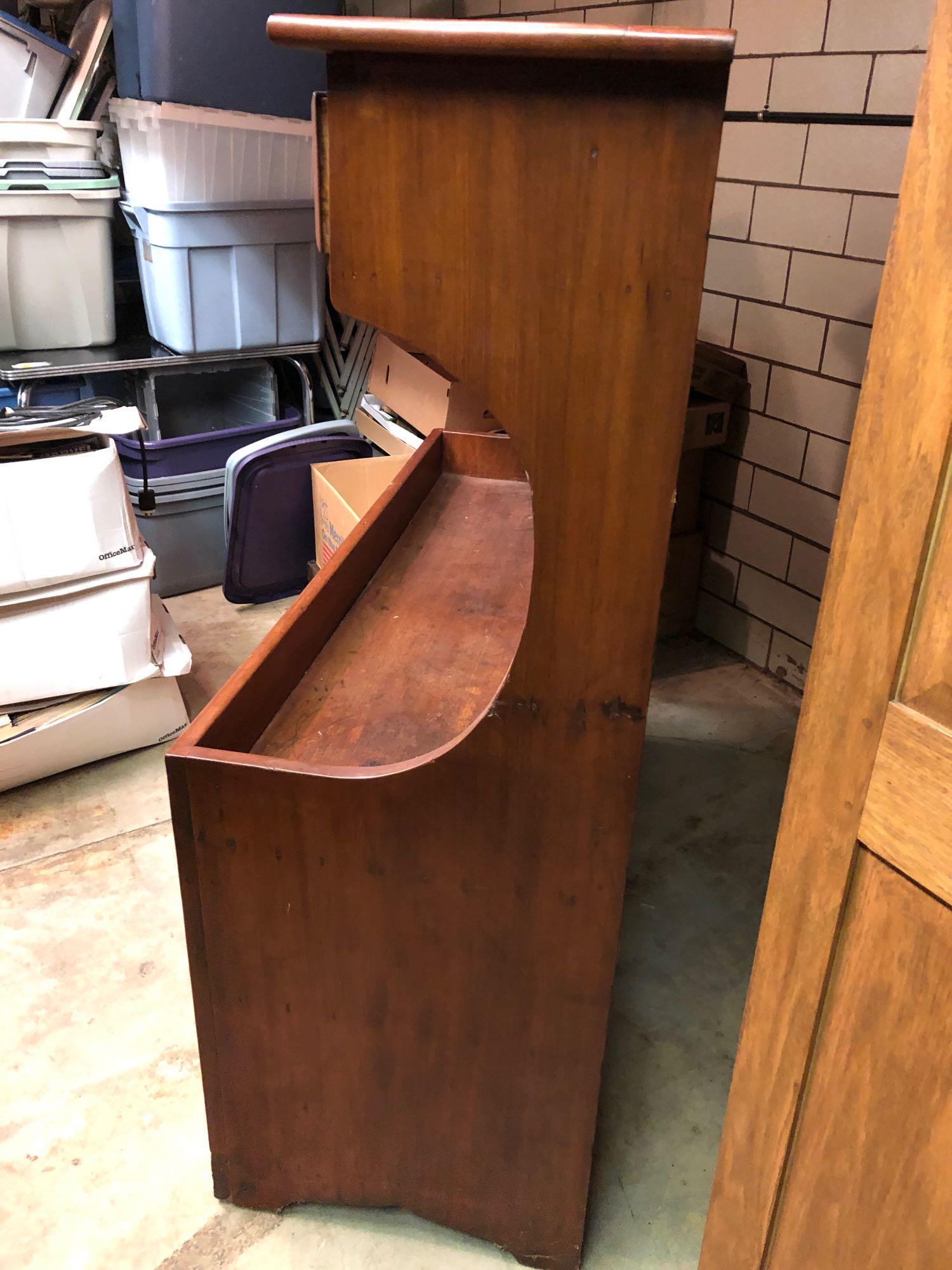 Early dry sink, Four drawers, two doors