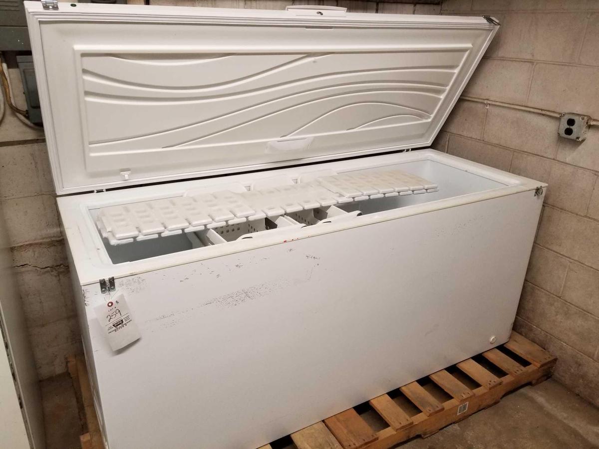 Frigidaire chest freezer, works, manufactured 2015